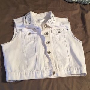 Selling a white jean shrug from justice